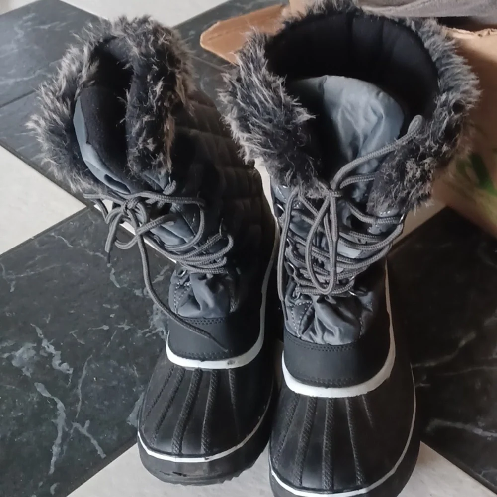 TRUE SOFT Winter Snow Boots Sz 11 (41)